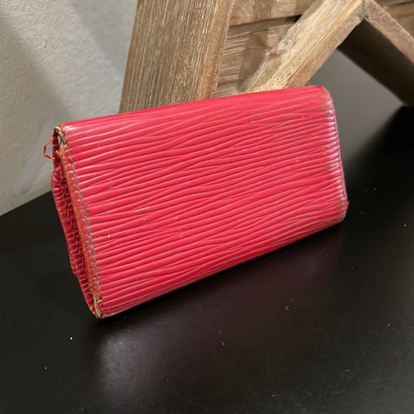 Louis Vuitton Red Epi Leather 4 Key Case - Picture 9 of 16